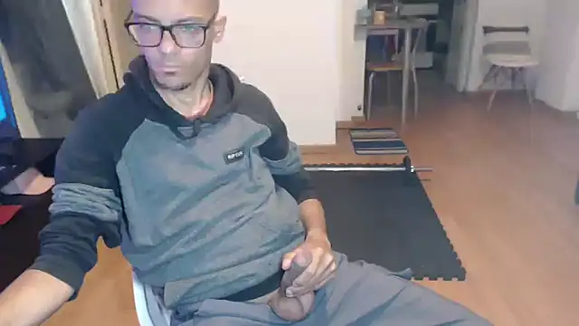 Snapshot of guachin_hunk chatting on 10-28-25, 04:02 guachin hunk online show from 10-28-25, 04:02