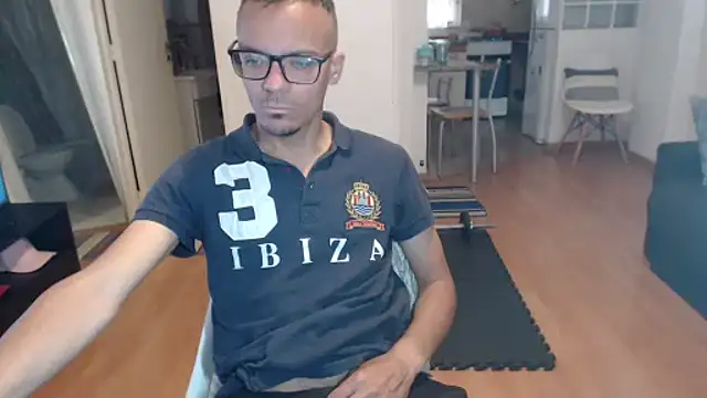 Snapshot of guachin_hunk chatting on 11-05-25, 03:37 guachin hunk online show from 11-05-25, 03:37