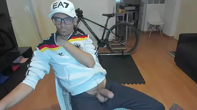 Snapshot of guachin_hunk chatting on 09-14-25, 06:30 guachin hunk online show from 09-14-25, 06:30