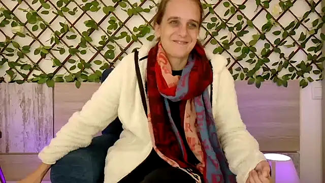 LadyChantale online show from 10-20-25, 08:04