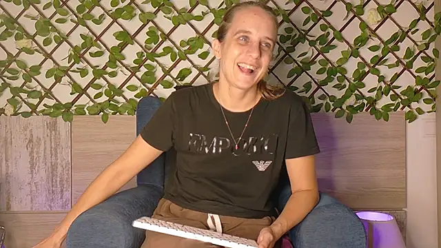 LadyChantale online show from 10-10-25, 02:07