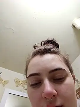 Snapshot of Snowbunnycake_131 chatting on 09-18-25, 01:14 Snowbunnycake 131 online show from 09-18-25, 01:14