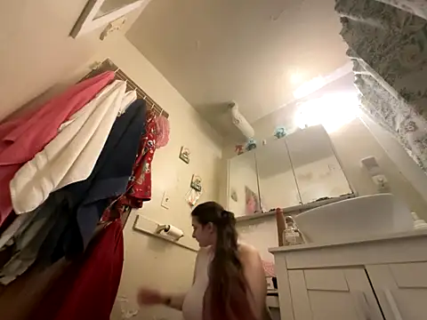 Snapshot of Snowbunnycake_131 chatting on 09-13-25, 06:57 Snowbunnycake 131 online show from 09-13-25, 06:57