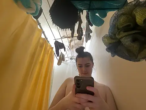 Snowbunnycake 131 online show from 02-08-26, 01:31