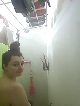 Snapshot of Snowbunnycake_131 chatting on 10-14-25, 12:17 Snowbunnycake 131 online show from 10-14-25, 12:17