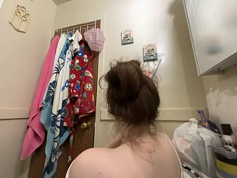 Snowbunnycake 131 online show from 11-27-25, 10:27