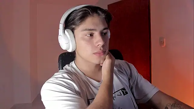 Giordano Russo online show from 10-31-25, 04:42