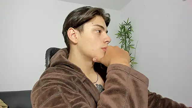 Giordano Russo online show from 03-19-25, 01:51