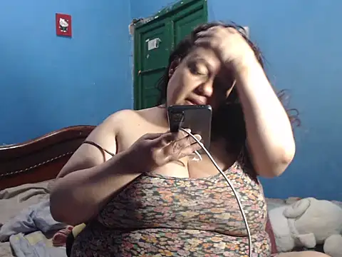 Snapshot of Lauren_baby chatting on 07-02-26, 12:00 Lauren baby online show from 07-02-26, 12:00