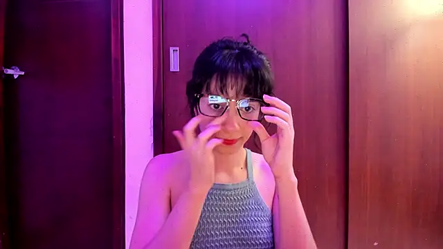 Snapshot of _Lunnaa_ chatting on 03-02-25, 02:19  Lunnaa  online show from 03-02-25, 02:19
