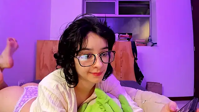 Snapshot of _Lunnaa_ chatting on 01-01-25, 03:02  Lunnaa  online show from 01-01-25, 03:02