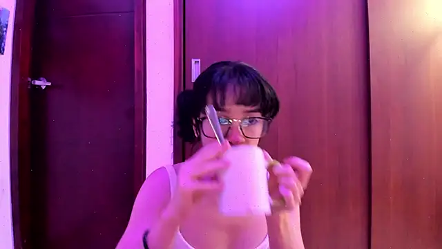 Snapshot of _Lunnaa_ chatting on 03-01-25, 01:53  Lunnaa  online show from 03-01-25, 01:53