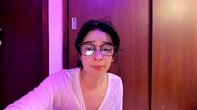 Snapshot of _Lunnaa_ chatting on 02-03-25, 04:25  Lunnaa  online show from 02-03-25, 04:25