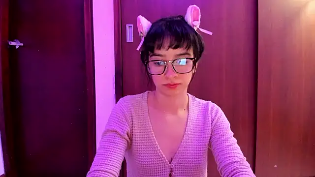 Snapshot of _Lunnaa_ chatting on 03-03-25, 12:45  Lunnaa  online show from 03-03-25, 12:45