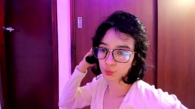 Snapshot of _Lunnaa_ chatting on 01-01-25, 06:05  Lunnaa  online show from 01-01-25, 06:05