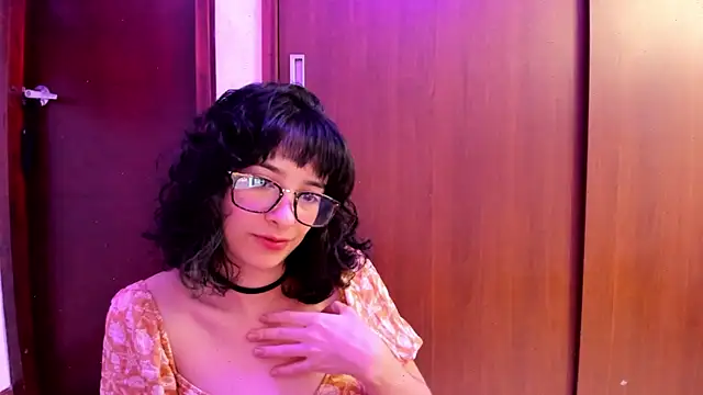 Snapshot of _Lunnaa_ chatting on 03-23-25, 04:05  Lunnaa  online show from 03-23-25, 04:05