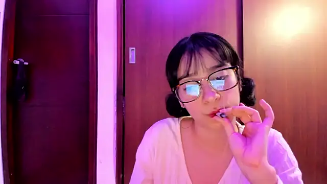 Snapshot of _Lunnaa_ chatting on 12-18-24, 03:26  Lunnaa  online show from 12-18-24, 03:26