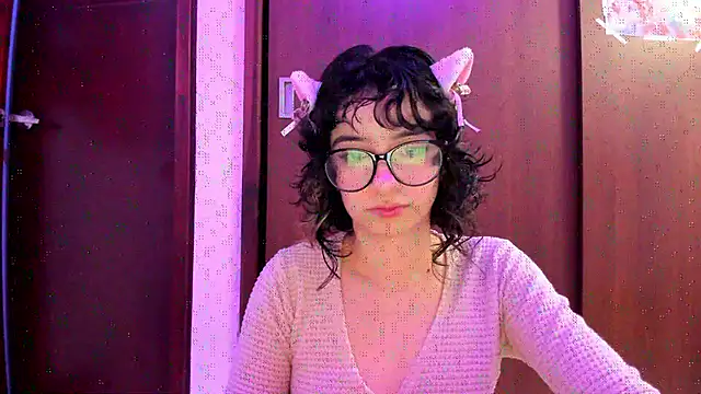 Snapshot of _Lunnaa_ chatting on 10-27-25, 12:55  Lunnaa  online show from 10-27-25, 12:55