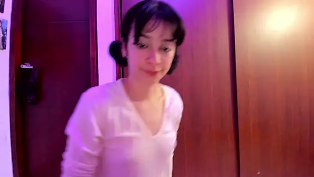 Snapshot of _Lunnaa_ chatting on 12-18-24, 06:32  Lunnaa  online show from 12-18-24, 06:32