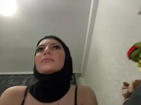 Snapshot of GumusGuray chatting on 03-14-25, 10:27 GumusGuray online show from 03-14-25, 10:27
