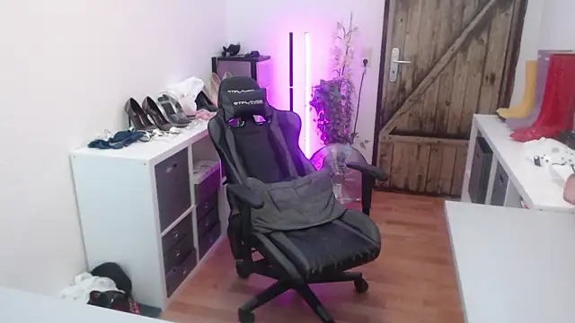 Snapshot of GeilesLuder75 chatting on 11-20-25, 09:25 GeilesLuder75 online show from 11-20-25, 09:25