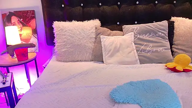 ValenScott1 online show from 11-04-25, 01:26