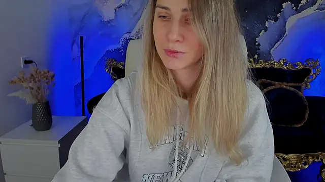 CassandraGood online show from 02-11-25, 07:44