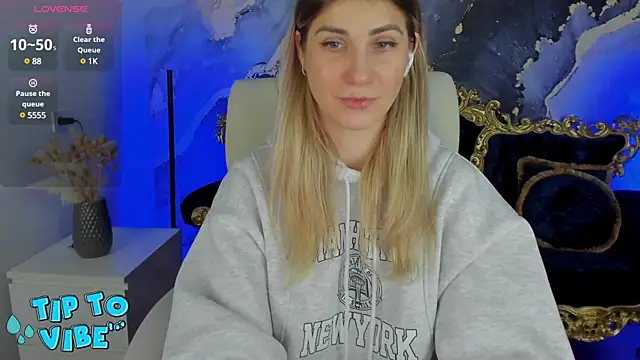 CassandraGood online show from 02-11-25, 10:47