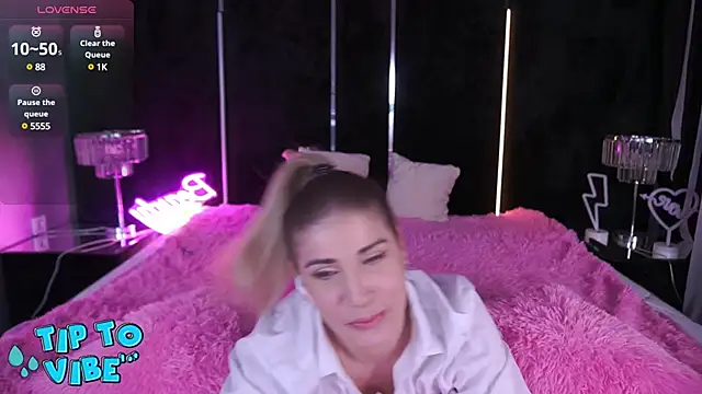 CassandraGood online show from 01-11-25, 04:38