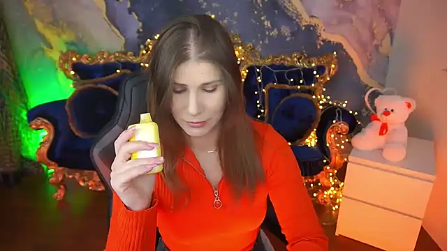 CassandraGood online show from 04-11-26, 07:45