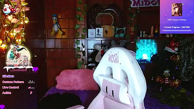 Snapshot of MidoriQuiinn chatting on 12-13-25, 08:04 MidoriQuiinn online show from 12-13-25, 08:04