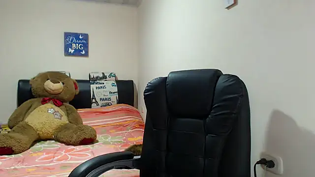 Snapshot of sahtlove1 chatting on 02-20-25, 11:21 sahtlove1 online show from 02-20-25, 11:21