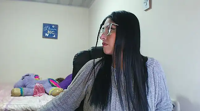 Snapshot of sahtlove1 chatting on 02-15-25, 01:10 sahtlove1 online show from 02-15-25, 01:10