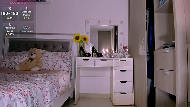 sharonDulce online show from 01-11-26, 01:56