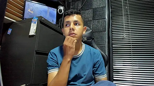 Snapshot of boy_bigcock24cm chatting on 07-12-26, 12:11 boy bigcock24cm online show from 07-12-26, 12:11