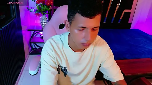 boy bigcock24cm online show from 05-06-26, 04:05