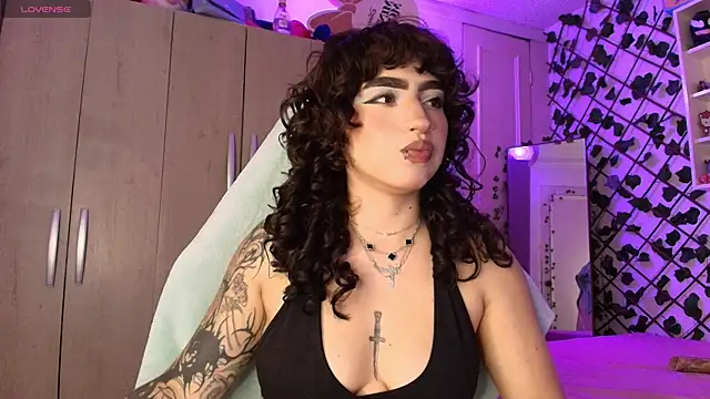 Snapshot of valenor_ chatting on 07-09-26, 03:18 valenor online show from 07-09-26, 03:18