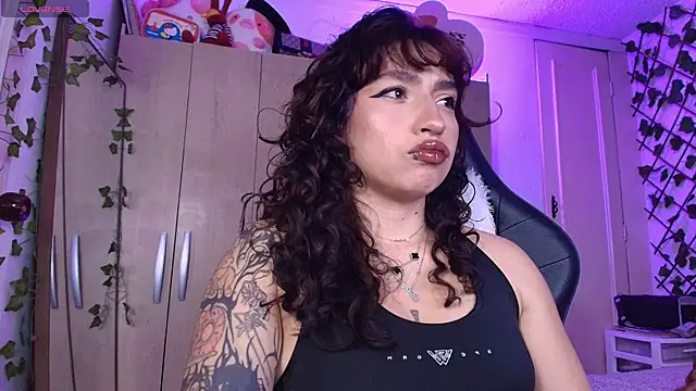 Snapshot of valenor_ chatting on 07-22-26, 04:14 valenor online show from 07-22-26, 04:14