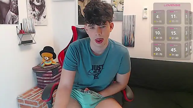 Oliverboy- online show from 06-15-26, 11:37