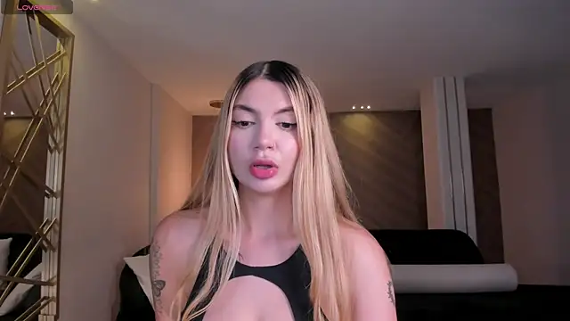 NiaHolland online show from 05-13-26, 06:26
