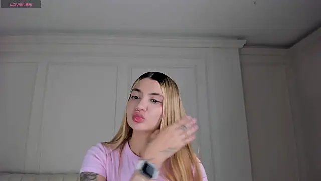 NiaHolland online show from 04-25-26, 08:28