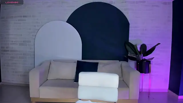 NiaHolland online show from 05-10-26, 11:50