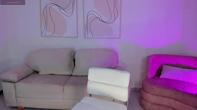 NiaHolland online show from 06-20-26, 06:13