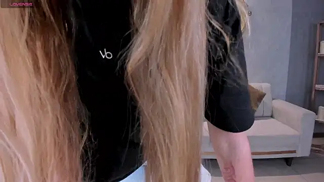 NiaHolland online show from 12-16-25, 07:07