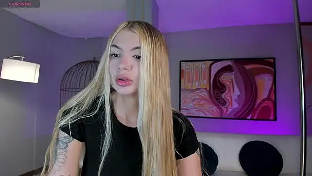 NiaHolland online show from 06-10-26, 07:15