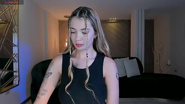 NiaHolland online show from 10-07-25, 05:14