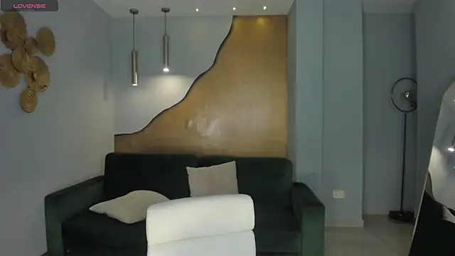 NiaHolland online show from 10-11-25, 05:58