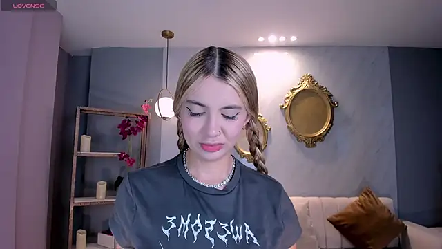 NiaHolland online show from 09-12-25, 06:51