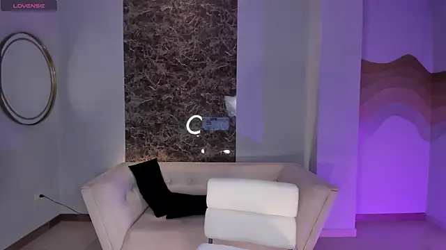 NiaHolland online show from 02-28-26, 05:45