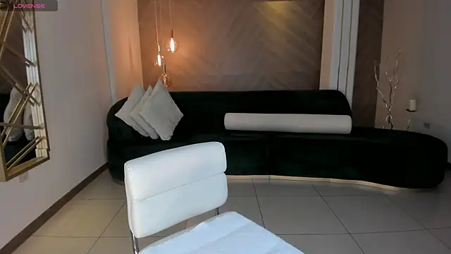 NiaHolland online show from 10-10-25, 06:42